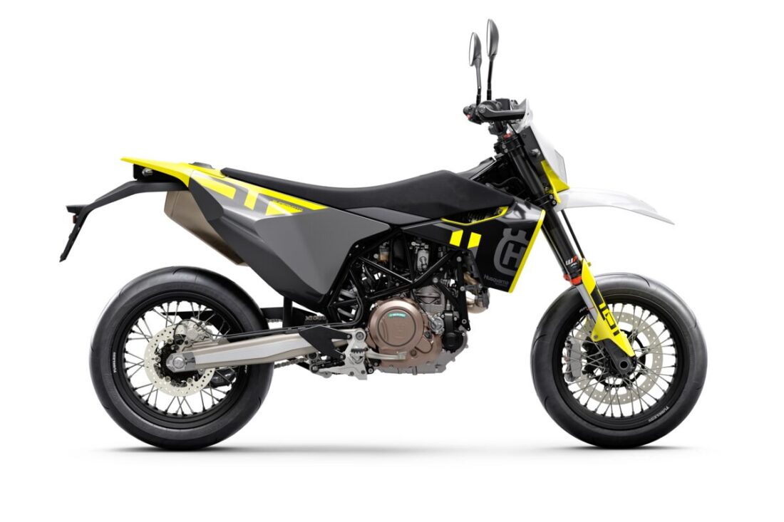 119921_701 Supermoto MY23 90-Right