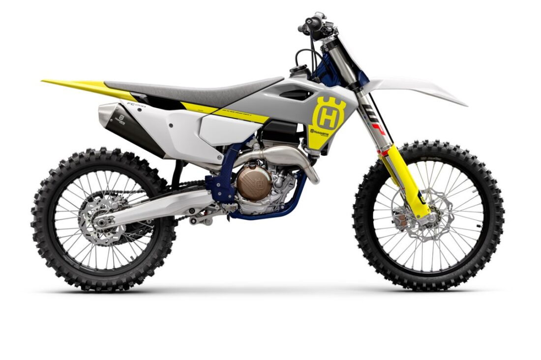 106374_FC 250 MY23 90-right