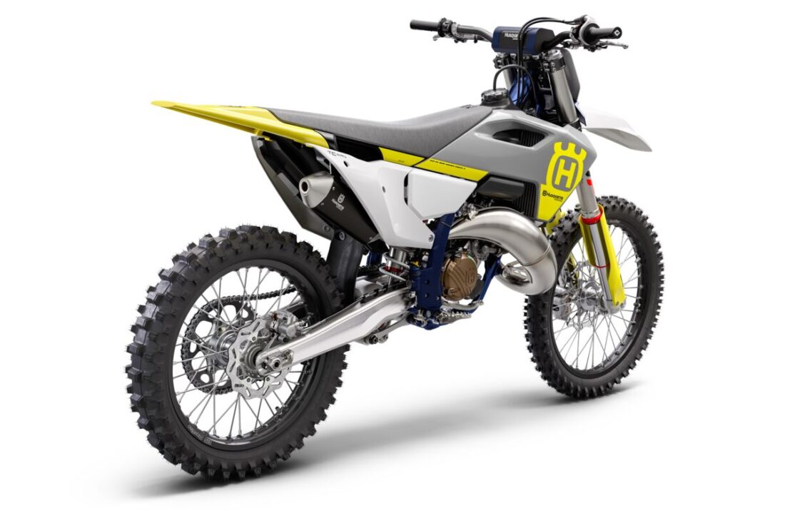 106409_TC 125 MY23 Rear-right