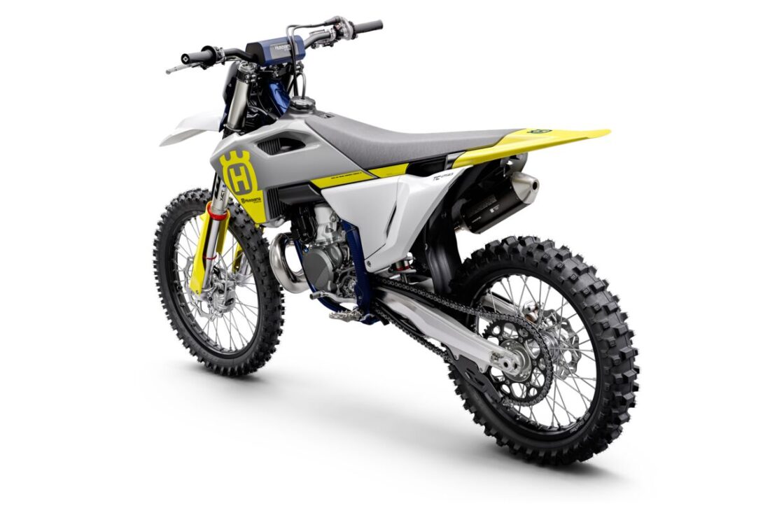 106416_TC 250 MY23 Rear-left